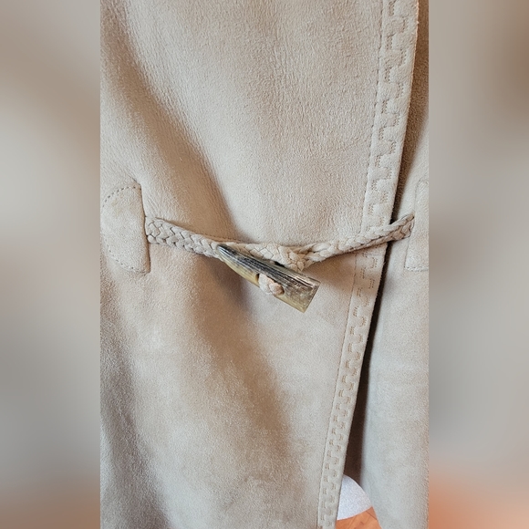 Faux Suede and Sherpa Vest with Hood - Picture 5 of 12